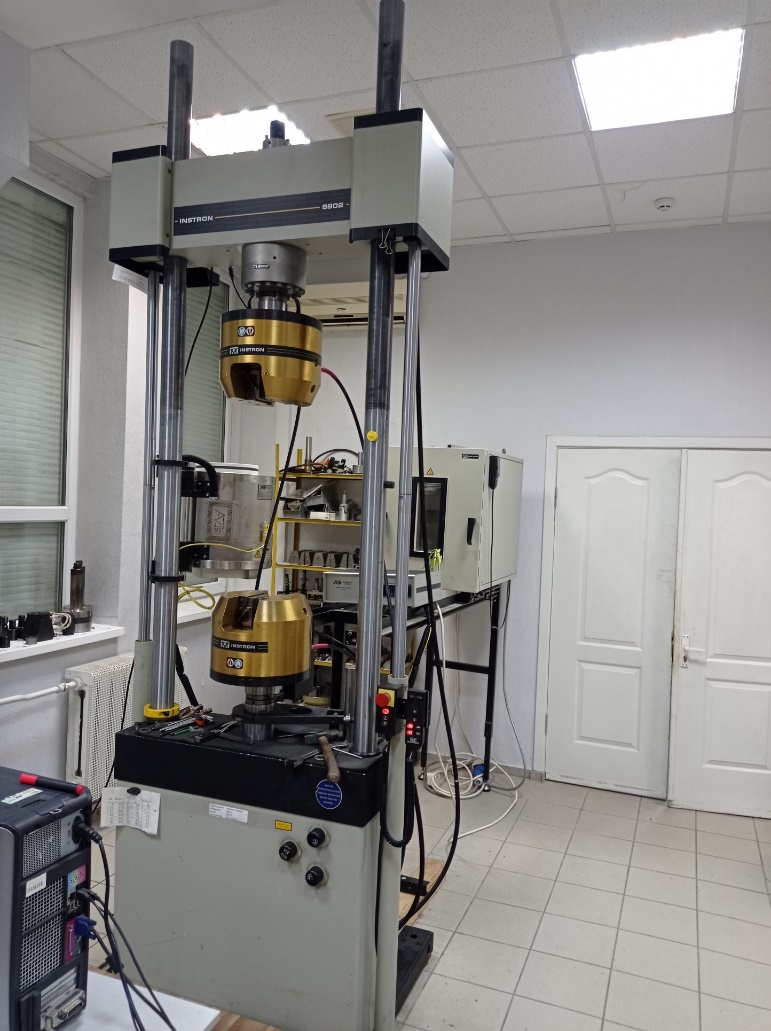 Instron 8802 250 кН